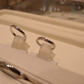 【BLOOM(ブルーム)】の口コミ 捻りがあるようなデザインが気になって試着しました。店員さん曰く指が細く...