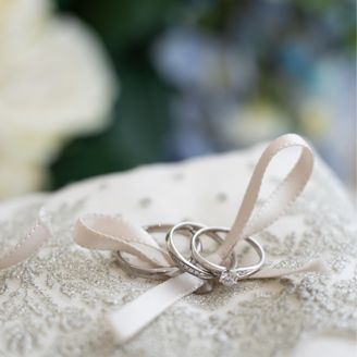 【PAVEO CHOCOLAT(パヴェオショコラ)】の口コミ 細めでシンプルなデザインを探していました。婚約指輪はダイヤの大きさなど...