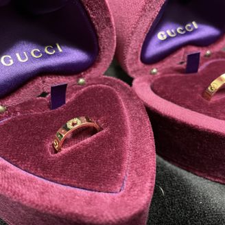 【グッチ(GUCCI)】の口コミ 2人の服装的にもシンプルなシルバーのリングは合わないな、と思っていたの...
