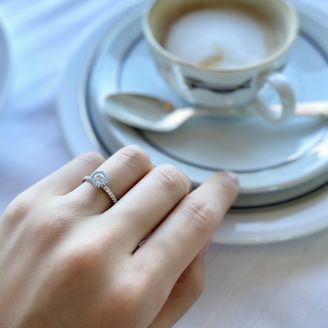 【ピアジェ(PIAGET)】の口コミ ヘイローデザインでいくつかのブランドで見させていただいたところ、ピアジ...