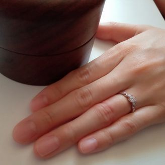 【COLANY(コラニー)】の口コミ デザインが、美しかったからです。派手すぎず、でもダイヤモンドの輝きと指...