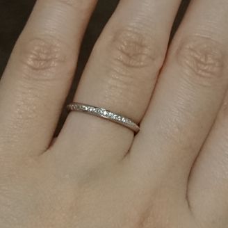 【ツインズキューピッド(Twins Cupid)】の口コミ 普通のエタニティやハーフエタニティのようなダイヤがまっすぐのデザインも...