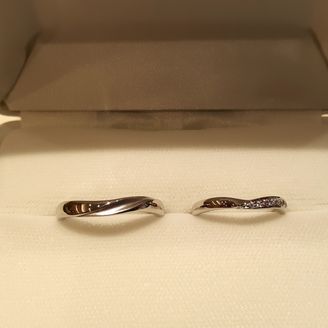 【KIRIYA BRIDAL(宝石の桐屋)】の口コミ 和のデザインが気に入り、こちらにしました。
女性用はVタイプで、着物の...