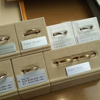 【FIRST DIAMOND(ファーストダイヤモンド)】の口コミ 色のレパートリーがたくさんあったのが印象的だった。黄色っぽいタイプでも...