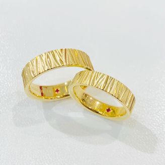 【REGALO(レガロ)】の口コミ 普段からつける指輪なので、シンプルなデザインがいいですが、他とは違う私...