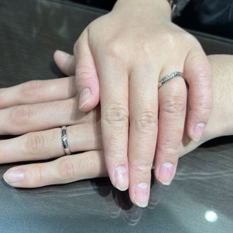 【シャルクレール】の口コミ 男性のデザインのシンプルさと大人の女性らしさのデザインに惹かれました。...