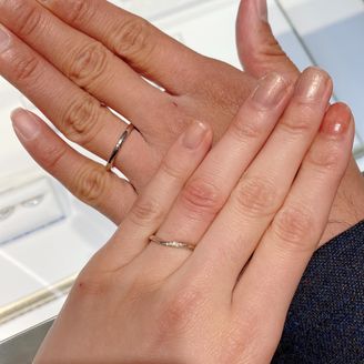 【サマンサティアラブライダル(Samantha Tiara Bridal)】の口コミ デザインがとにかく好きでした。ウェーブがかかっていてダイヤとのバランス...