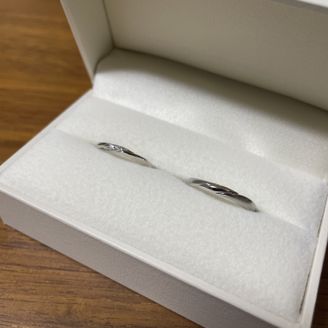 【et.lu(エトル)】の口コミ シンプルなデザインかつ、ふたりで同じデザインの指輪が良かったのでこちら...
