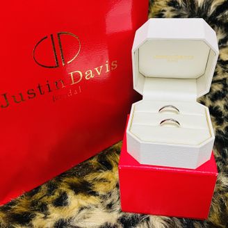 【Justin Davis Bridal(ジャスティンデイビスブライダル)】の口コミ 価格よりもシンプルなデザインで付けやすいかどうかを重視して決めました。...