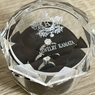 【JEWELRY  KAMATA(ジュエリーかまた)】の口コミ デザインはシンプルながら場面を選ばないようなものをと思い選びました。単...