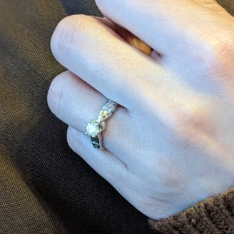 【Wailea(ワイレア)】の口コミ ハワイが好きでハワイアンジュエリーを選びました。
指輪の素材、指輪の形...