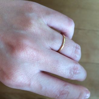 【バーニーズニューヨーク(BARNEYS NEW YORK)】の口コミ 好きなブランドと好きなタイプ、太さ、ゴールドという点で探していてピッタ...