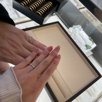 【CHARMY(チャーミー)】の口コミ シンプルなデザインからゴージャスなデザインまで幅広くある中から選ぶこと...