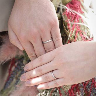 【ラザール ダイヤモンド(LAZARE DIAMOND)】の口コミ いくつか迷っていましたが、付けた時のフィット感と指がすらっとして見える...