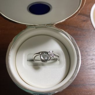 【FOREVERMARK(フォーエバーマーク)】の口コミ まず、ローズの形をしているところが気に入りました。それだけでなくダイヤ...