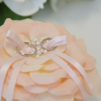 【Cadensia bridal(カデンシアブライダル)】の口コミ 彼の方はつけたがらなかったので、なるべくシンプルな、手になじみやすくつ...