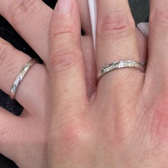 【CHARMY(チャーミー)】の口コミ こだわりのあるシームレス鍛造製法で、丈夫でしっかりした造りの指輪です。...
