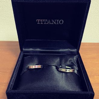 【TITANIO(ティタニオ)】の口コミ 新婦がアレルギー体質で金属アレルギーもあったため、チタン製かジルコニウ...