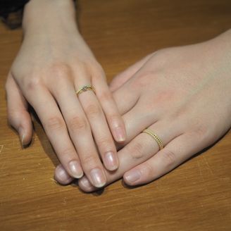 【PAVEO CHOCOLAT(パヴェオショコラ)】の口コミ パートナーと一緒に気になる指輪をいくつか選び、試着もたくさんしてシンプ...