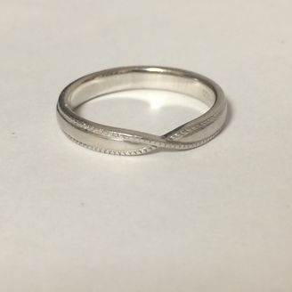 【MAISON RUBUS.(メゾンルーバス)】の口コミ 他にも華奢なデザインのリングと悩みましたが、婚約指輪との重ねづけが一番...