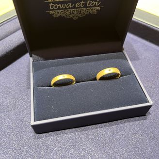 【towa et toi(トワエトワ)】の口コミ 指輪のマットな材質とダイヤモンドとブラックダイヤモンドが入っていて、他...