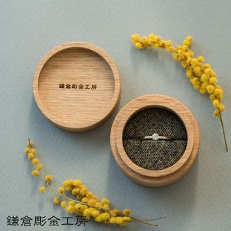 【鎌倉彫金工房】 【想いを込める婚約指輪】ダイヤ＆メレ4つ・K18YG(イエロー)クリア仕上げ