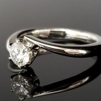 【TANZO.(鍛造指輪)】ダイヤモンドをシンプルに挟み込んだデザイン