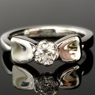 【TANZO.(鍛造指輪)】キュートなリボン形状のご婚約指輪