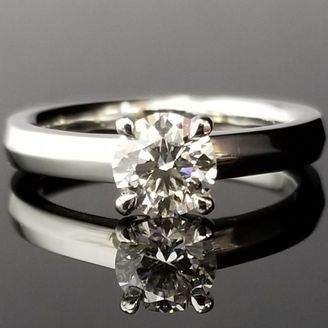 【TANZO.(鍛造指輪)】中央のエッジが凛々しい婚約指輪