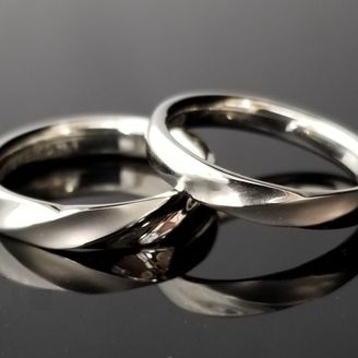 【TANZO.(鍛造指輪)】ストレートフォルムに加工するひねりデザインの結婚指輪