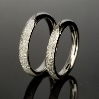 【TANZO.(鍛造指輪)】 煌びやかなスターダストを表面に入れた鍛造指輪