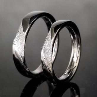 【TANZO.(鍛造指輪)】 重厚な鍛造リングにえぐり加工でデザインをプラスした結婚指輪