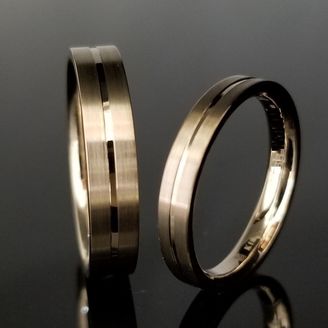 【TANZO.(鍛造指輪)】平打ちベースで大人なデザインの結婚指輪
