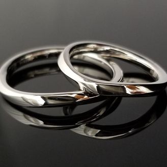 【TANZO.(鍛造指輪)】 重厚感溢れる緩やかなS字ウェーブデザインの結婚指輪