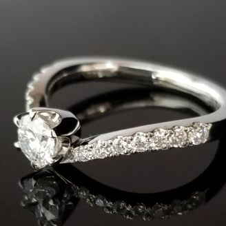 【TANZO.(鍛造指輪)】Ｖ字リングのハーフエタニティ