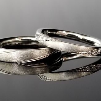 【TANZO.(鍛造指輪)】ミル打ちと和紙のコントラストが美しい結婚指輪