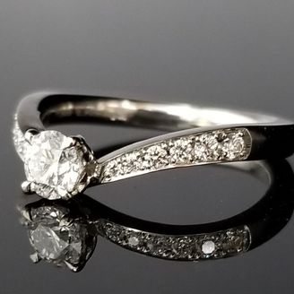 【TANZO.(鍛造指輪)】V字ウェーブが美しいハーフエタニティ