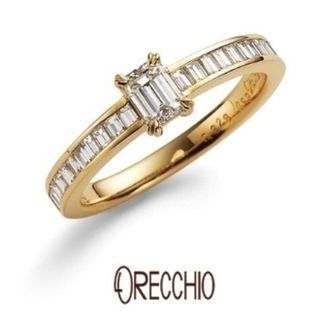 【ORECCHIO(オレッキオ)】＜monaco～モナコ＞　ME-1003 縦向きに配したバゲットカットの繊細な輝きがエレガントな婚約指輪