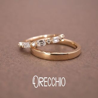 【ORECCHIO(オレッキオ)】＜pipi～ピピ＞エメラルドカットダイヤとラウンドカットダイヤが交互に配置されたエタニティータイプの結婚指輪。PM-2416-P/PM-2415-P