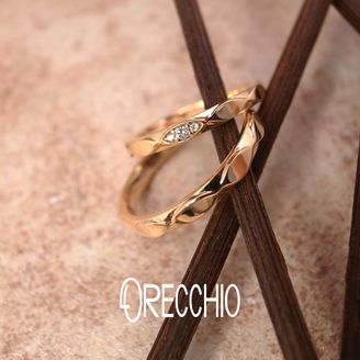 【ORECCHIO(オレッキオ)】ゼラニウム～　マーキス型のブロックが連なった動きのある軽やかな結婚指輪