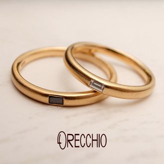 【ORECCHIO(オレッキオ)】＜aman～アマン＞AM-2309/AM2310 細身でマットなアームにバゲットカットダイヤがアクセントの結婚指輪