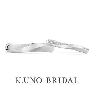 【ケイウノ ブライダル(K.UNO BRIDAL)】【フォルテ】特徴的な面のウェーブがアクセントのマリッジリング