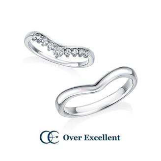 【Over Excellent(オーバーエクセレント)】【Rain lily レインリリー -純白の愛-】やさしいウェーブラインに雫のように、ダイヤモンドが華やかにしっとりと輝いて。