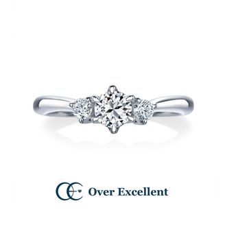 【Over Excellent(オーバーエクセレント)】 【Rain lily レインリリー -純白の愛-】やさしいウェーブラインに3石のダイヤモンドが華やかに輝きます。