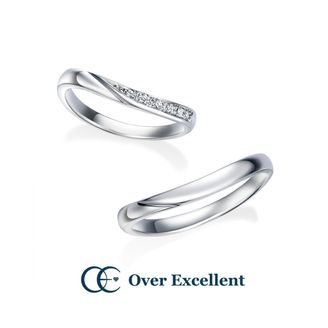 【Over Excellent(オーバーエクセレント)】【Phalaenopsis ファレノプシス -清純-】蝶が舞うような姿の花びら。幸せを運ぶように緩やかにカーブするデザインが、やわらかくおふたりに寄り添います。