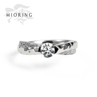 【MIORING(ミオリング)】MIORING 鎚目模様とダイヤのきらめきが一つになった婚約指輪 凛冽-りんれつ-