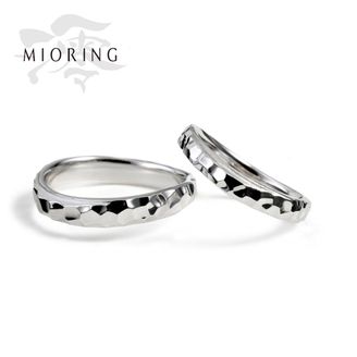 【MIORING(ミオリング)】MIORING  水面のような槌目模様が美しくきらめく結婚指輪 凛冽-りんれつ-