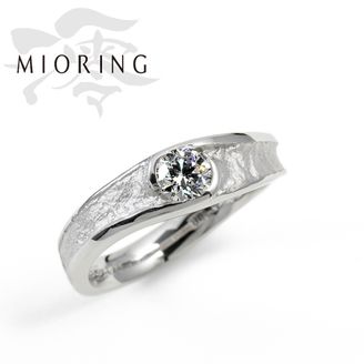 【MIORING(ミオリング)】MIORING 月灯 -つきあかり-エンゲージリング  和紙の雲の間から望む満月のように