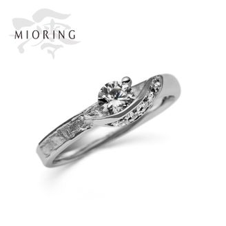 【MIORING(ミオリング)】 MIORING 和紙の風合いがプラチナに生まれ変わる婚約指輪 明燈-あけび-