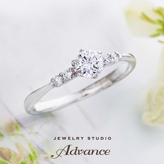 【JEWELRY STUDIO Advance(ジュエリースタジオアドバンス)】 【Advance】Lace(レース)『センターダイヤが際立つ華奢なアーム』